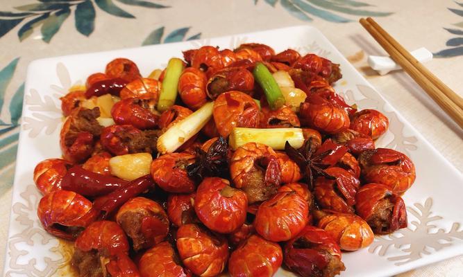 轻松烧龙虾，味道丰富美味（简单操作）