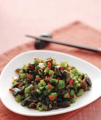 以鲜辣味为主，家常菜易上手，口感丰富（以鲜辣味为主）