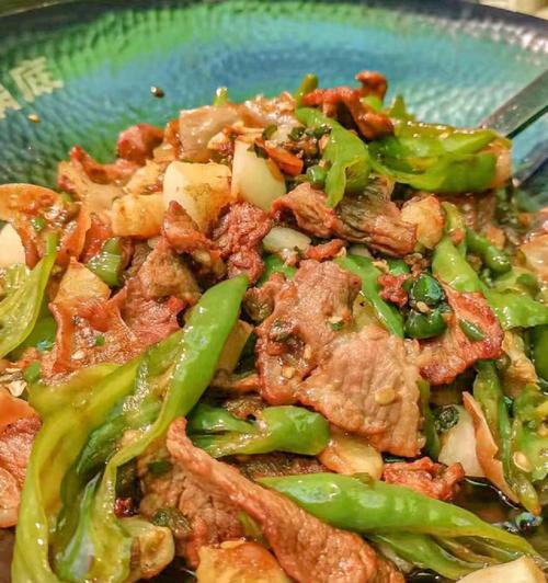 烧辣椒皮蛋湖南辣妹子的拿手菜（重口味美食）