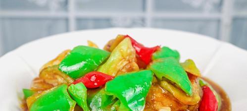 烧辣椒皮蛋湖南辣妹子的拿手菜（重口味美食）
