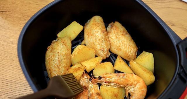 烤味煎虾的制作方法（享受烤肉味道的美味虾菜）
