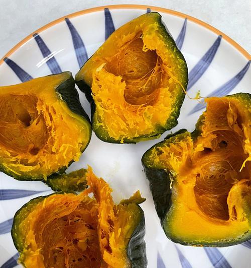 烤出别样滋味的小南瓜（以烧烤贝贝小南瓜为主题的做法）