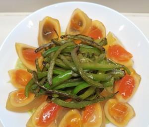烧椒皮蛋的制作方法（辣味与鲜美交织的口感）
