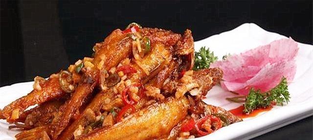 五花肉烧黄花鱼的家常做法（健康美味的肉鱼搭配）
