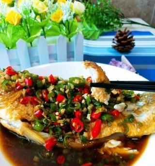 五花肉烧黄花鱼的家常做法（健康美味的肉鱼搭配）