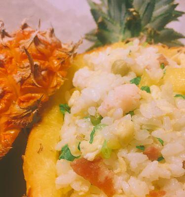 以烧凤梨饭为主题的美食制作教程（美味可口的台湾传统菜品）