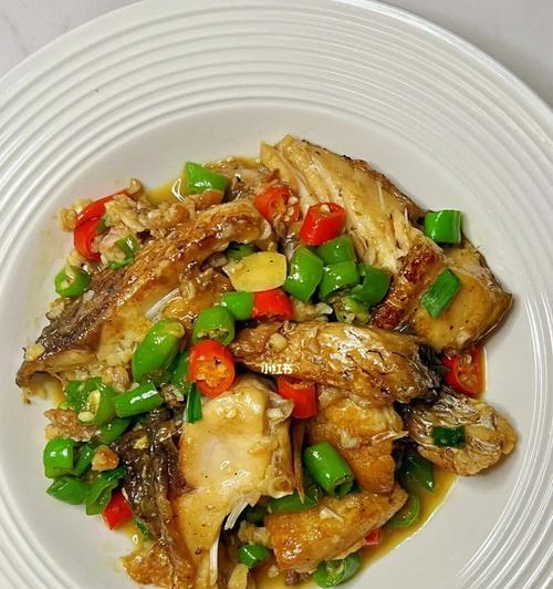 美味烧草鱼块的做法（享受香气四溢的家常美食）