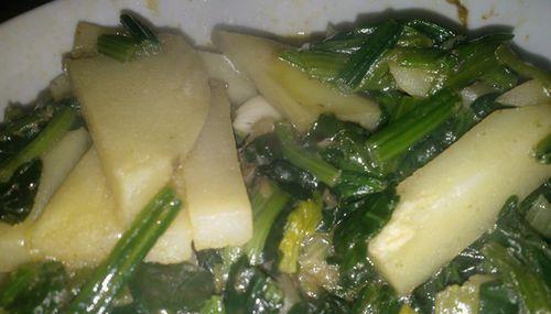 烧菠菜根的美食佳肴（菠菜根烧出的营养与美味）