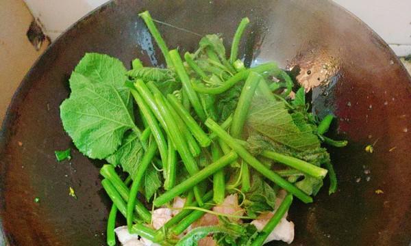 轻松做出美味的南瓜滕（简单易学的南瓜滕制作方法）