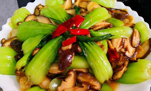 做一道上海青炒香菇，清爽美味不容错过（一次性学会做上海人最爱的青炒香菇）