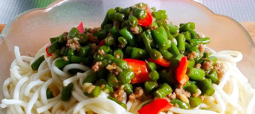 让上班族也能轻松搞定的汤拌面做法（15个步骤让你制作出美味汤拌面）