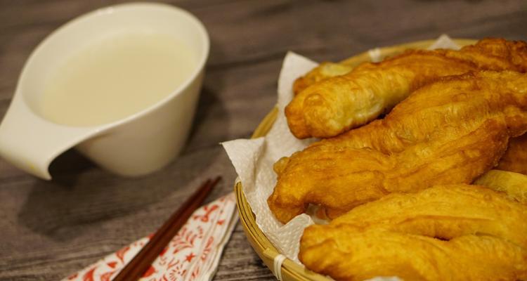 商业版大油条做法大揭秘（如何制作口感外酥里软的商业版大油条）