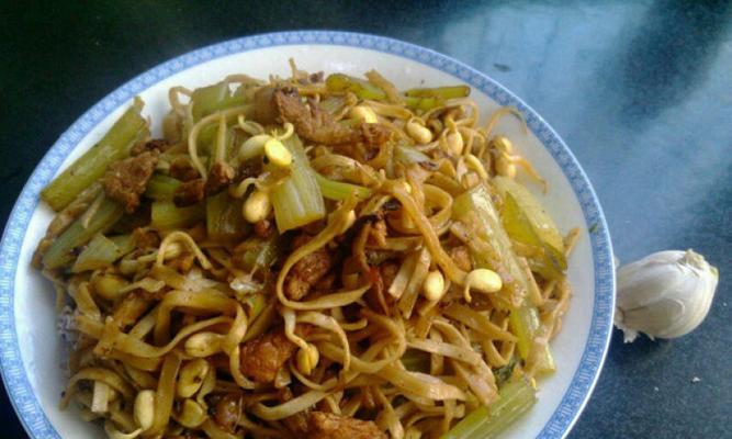 美食故乡的味道——商洛焖面的制作方法（传统美食）