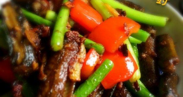 美味健康——鳝鱼炒蒜苗（口感鲜美、营养丰富）