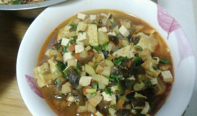 探秘陕西臊子面的制作方法（传统美食再现）