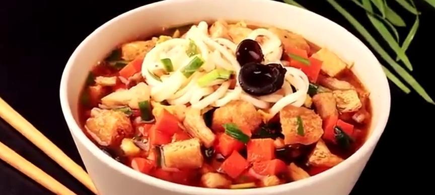 探秘陕西臊子面的制作方法（传统美食再现）