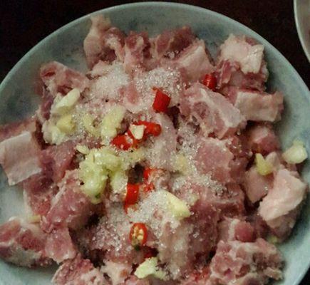 如何制作美味的山竹蒸排骨（一步步教你制作山竹蒸排骨）