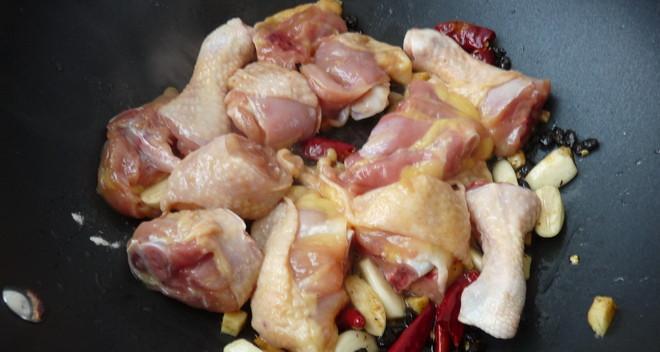山珍烧鸡腿——美味佳肴的制作方法（以山珍材料搭配烤制鸡腿）