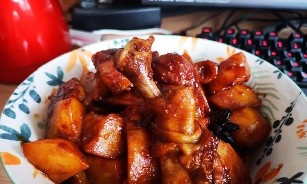山珍烧鸡腿——美味佳肴的制作方法（以山珍材料搭配烤制鸡腿）