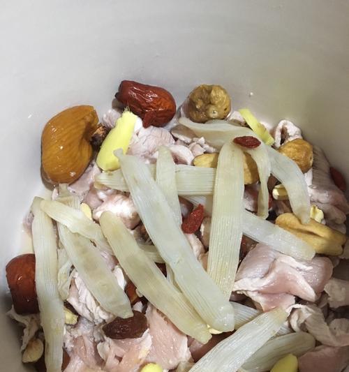 瘦肉汤轻松减肥（以山楂牛蒡瘦肉汤为例）