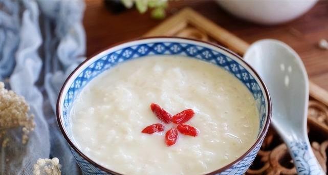 健康美味，山药鱼肉粥，营养升级（如何做好一碗营养丰富的山药鱼肉粥）
