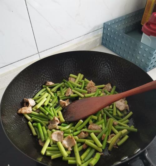 美食新研究——肉末炒蒜苔，尝出家常美味（家常必备小炒菜）
