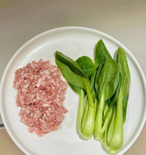 美食大赏——以肉末小白菜汤为主的健康佳肴（一份营养与美味并存的鲜香佳肴）