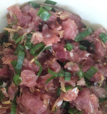 美食特刊（学会制作美味又营养的肉末虾皮饼）