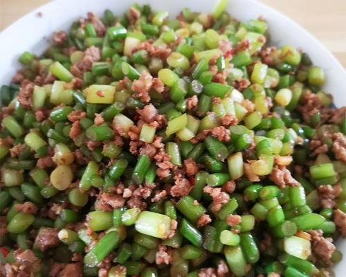 肉末蒜薹的美味做法（做蒜薹新颖的方法）