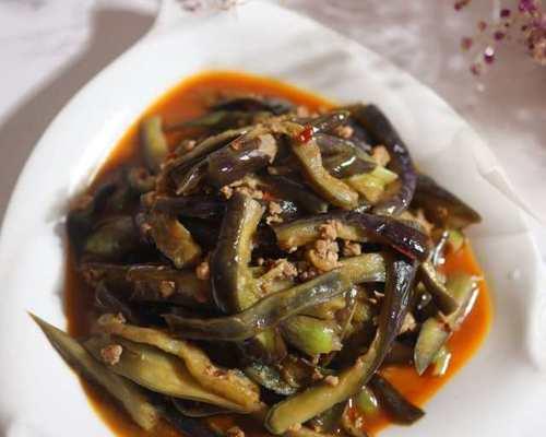 一口咬下，满口香气扑鼻，滋味独特，让你回味无穷（一口咬下）