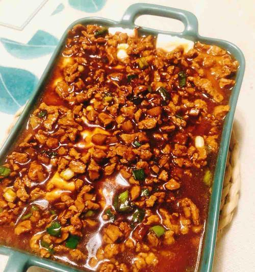 用肉末与日本豆腐做出美味佳肴（简单易学的日式料理做法）