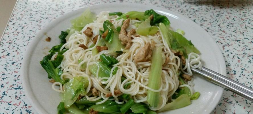 美味肉末热拌面（家常美食）