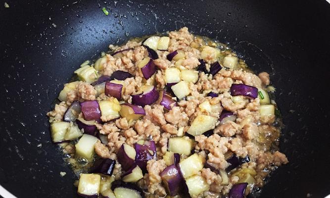 美味又营养的肉末茄条（用新鲜食材制作的口感独特的佳肴）