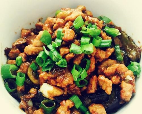 以肉末焖茄子的家常美食制作方法（健康营养）