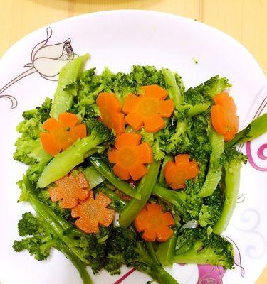 西兰花肉末煲，美味又健康（用鲜美肉末搭配清香西兰花）