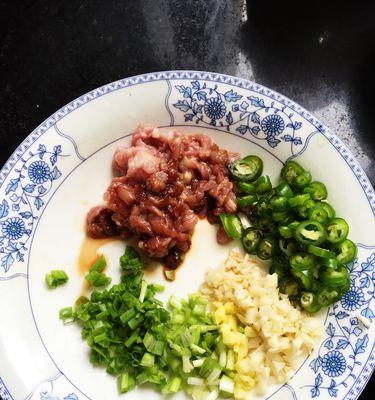 肉末辣椒的制作方法（口感鲜美）