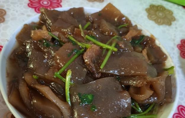 尝鲜美味肉末红薯粉汤