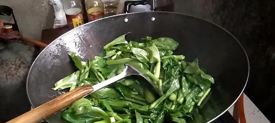 美味健康的肉粒炒菜心（传统食材与现代健康的完美结合）