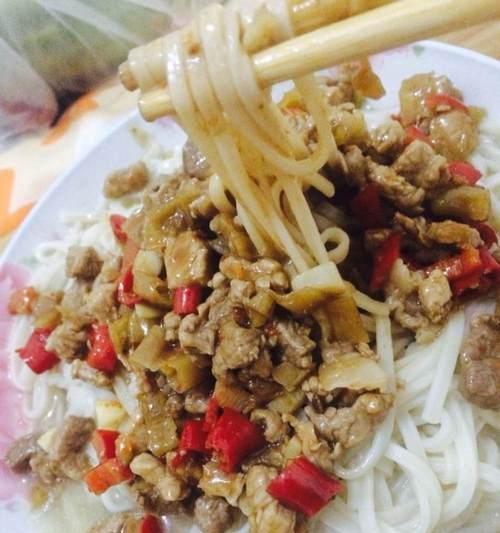 手把手教你做中式肉酱面（红烧肉与意面的完美搭配）