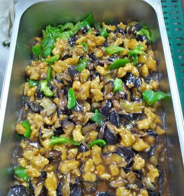 美味家常菜肉段烧茄条（以清淡口感为亮点）