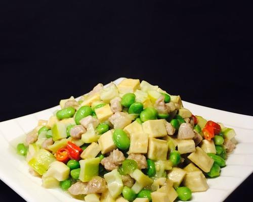 美味可口的肉丁毛豆米大餐（用简单的方作营养又美味的主食）