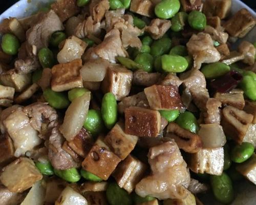 美味可口的肉丁毛豆米大餐（用简单的方作营养又美味的主食）