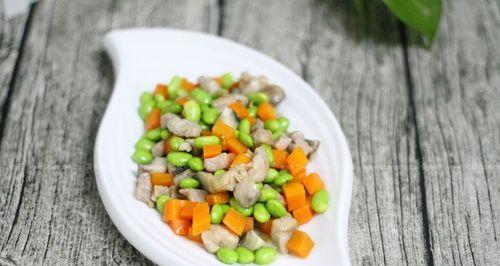 简单易学的肉丁炒青豆做法（快手菜谱）