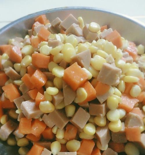 教你轻松做出美味肉丁炒胡萝卜（家常美食不再难）
