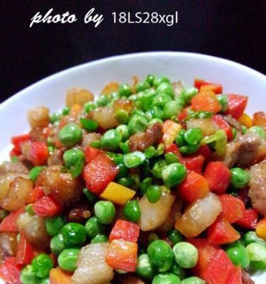 教你轻松做出美味肉丁炒胡萝卜（家常美食不再难）