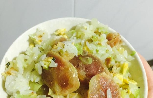 美味又健康的肉丁包菜炒饭（快手菜谱）