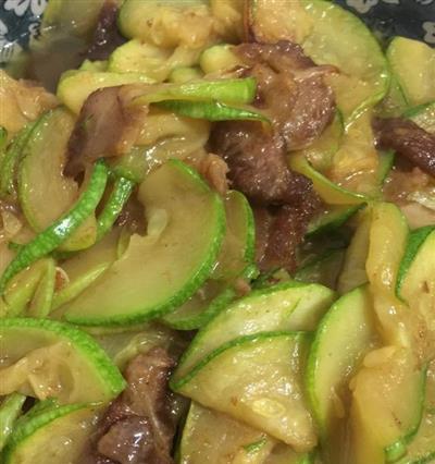 轻松学会肉炒西葫芦片