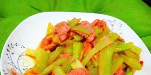 瘦肉炒莴苣片，美味又营养（如何在家做一道健康又美味的菜肴）
