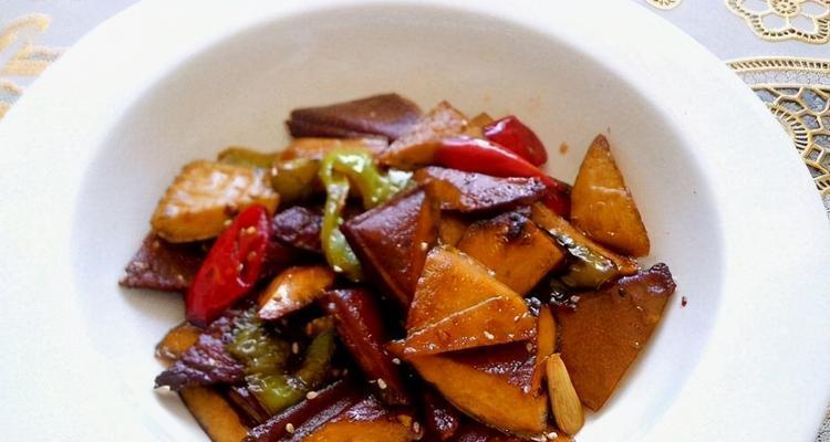 咸猪肉炒豆干的家常做法（用咸猪肉提味）