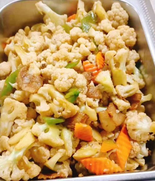五花肉炒菜花的做法（香气扑鼻）